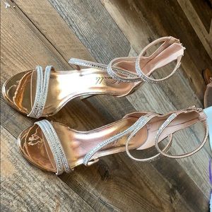 Heels, they are more of a Rose gold color.